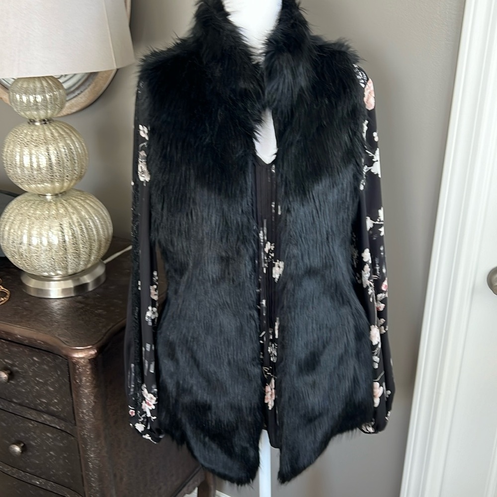 White House Black Market, Black faux fur vest
